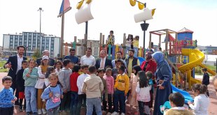Ağrı'da köy çocukları 23 Nisan'ı Millet Parkı'nda kutladı