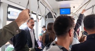 Ağrı Belediyesi Eş Başkanı Memet Akkuş ilk mesaisinde toplu ulaşımı kullandı