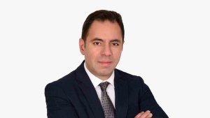 Prof. Dr. Ötüken Senger MHP'den Kars Belediye Başkanı seçildi