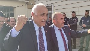 Oyları eşit çıktı, kazananı kura belirledi