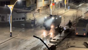 Yüksekova'da izinsiz yürüyüşe polis müdahalesi