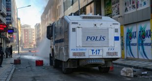Van'da DEM Parti'nin açıklaması sonrası yürüyüş yapmaya çalışan gruba polis müdahale etti