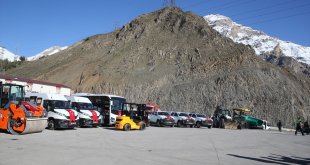 Hakkari'de İl Özel İdaresi ve belediyenin filosuna 12 araç eklendi