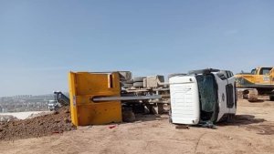 Elazığ'da kamyon devrildi: 1 yaralı
