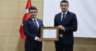 Bingöl Belediye Başkanı Erdal Arıkan, mazbatasını aldı