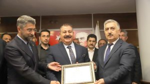 Başkan Sunar mazbatasını aldı