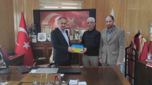 Yetim çocuk, biriktirdiği paraları yetim çocuklara bağışladı