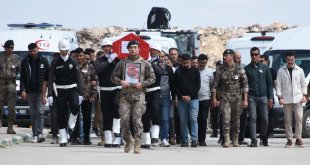 Trafik kazasında ölen polis memuru, eşi ve 2 çocuğu Malatya'da defnedildi