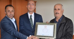 Esendere Belediye Başkanı Büyüksu, mazbatasını aldı