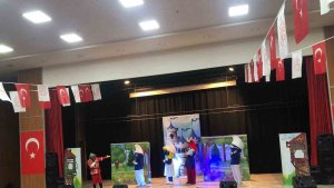 Ağrı'da çocuklar Ramazan şenlikleriyle eğlendi