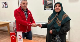 Erzincan'da 69 yaşındaki Sünbül Karagülmez bayram ikramiyesini Kızılaya bağışladı