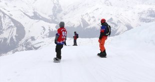 Hakkari'deki kayak merkezi nisanda da kayak tutkunlarını ağırlıyor