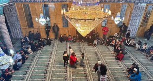 Ağrı'da son teravih çocukların neşesiyle kılındı