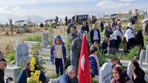 Malatya'da mezarlıkta hüzünlü bayram