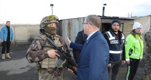 Kars ve Ardahan'da sürücüler şeker ikram edilerek uyarıldı