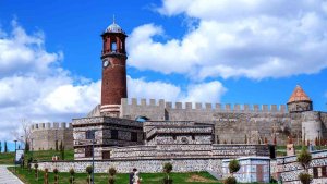 Doğu'da güneş yüzünü gösteriyor