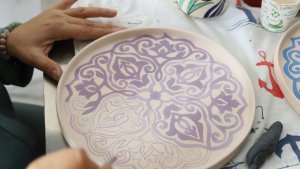 Ağrılı kadınlar 'Çini Sanatıyla' harikalar üretiyor
