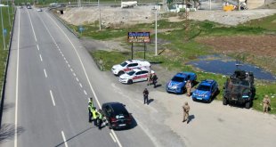 Muş'ta jandarma ekiplerinden dronla trafik denetimi