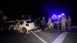 Muş'ta iki otomobil çarpıştı, 9 kişi yaralandı