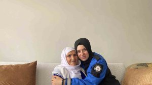 Hakkari polisinden 100 yaşındaki Zeynep nineye ziyaret