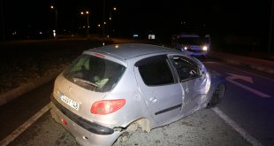 Malatya'da elektrik direğine çarpan otomobildeki 1 kişi yaralandı