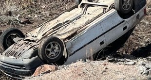 Hakkari'de devrilen otomobildeki 9 kişi yaralandı
