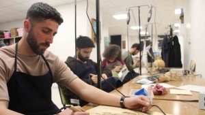 Ahşap kursu gençler için 'terapi' atölyesi oldu