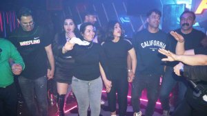 İranlılar Van'da halay çekmeyi öğreniyor