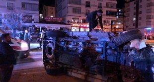 Bitlis'te 2 pikabın çarpıştığı kazada 3 kişi yaralandı