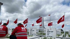 Kızılay'dan şehitlik ziyareti