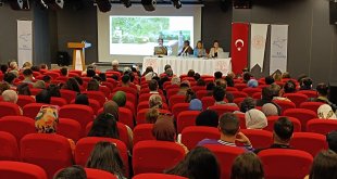 Van'da "Arkeolojik Kazıların Turizme Katkıları" paneli yapıldı