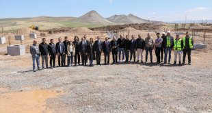 Van Valisi Balcı, yapımı devam eden tekstil fabrikalarında incelemelerde bulundu