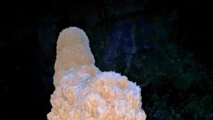 Elazığ'da insan figürünü andıran milyonlarca yıllık oluşumlar hayranlık oluşturuyor