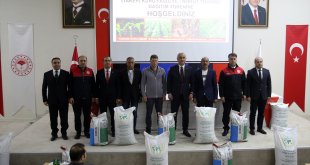 Muş'ta yüzde 75 hibeyle 80 çiftçiye kuru fasulye ve nohut tohumu verildi