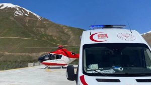 Bahçesaray'da iki hasta ambulans helikopterle hastaneye sevk edildi