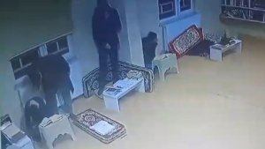 Ağrı'da çocukları dövdüğü iddia edilen imam gözaltına alındı