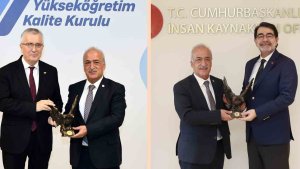 Rektör Çomaklı, YÖKAK Başkanı Kocabıçak ile İnsan Kaynakları Ofisi Başkanı Atay'ı ziyaret etti