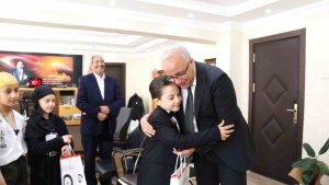 Ağrı Emniyet Müdürü İpar, ilkokul öğrencilerini ağırladı