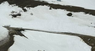 Başkale'de kar nedeniyle uzun süredir kapalı olan mahallelerin yolu ulaşıma açıldı