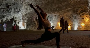 Tuz Dağı'nda yerin 80 metre altında yoga