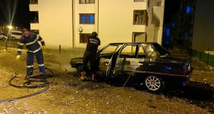 Ardahan'da park halindeki otomobil yandı