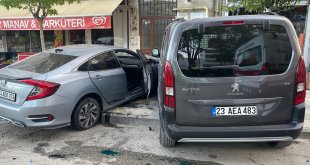 Elazığ'da annesini hastaneye yetiştirmeye çalışırken kaza yapan sürücü yaralandı