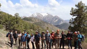 15 km yürüdüler, sonra zirvenin keyfini çıkardılar