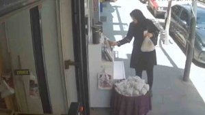 Elazığ'da bir kadın, orcik çalarken güvenlik kamerasına yakalandı
