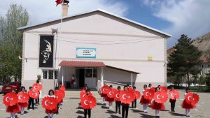 Minik öğrencilerin gösterisi beğeni topladı