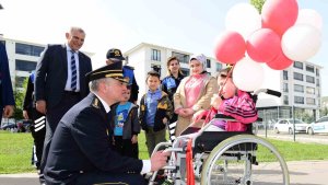 Bingöl Emniyet Müdürlüğü'nden özel çocuklara akülü sandalye hediye edildi