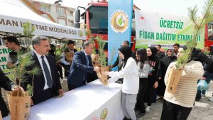 Bingöl'de vatandaşlara fidan dağıtımı yapıldı