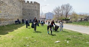 Ardahan Kalesi ve çevresinde toplu çevre temizliği yapıldı