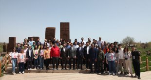 Akademisyenler ve üniversite öğrencileri Bitlis'in tarihi mekanlarını gezdi