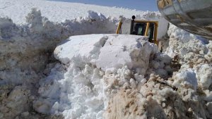 Doski Vadisi'nde 5 metrelik karla mücadele çalışması